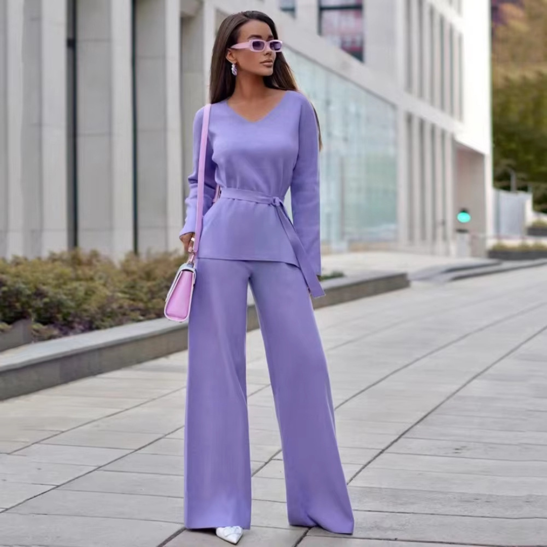Lorena- Jersey de punto con cuello de pico y pantalón de pata ancha
